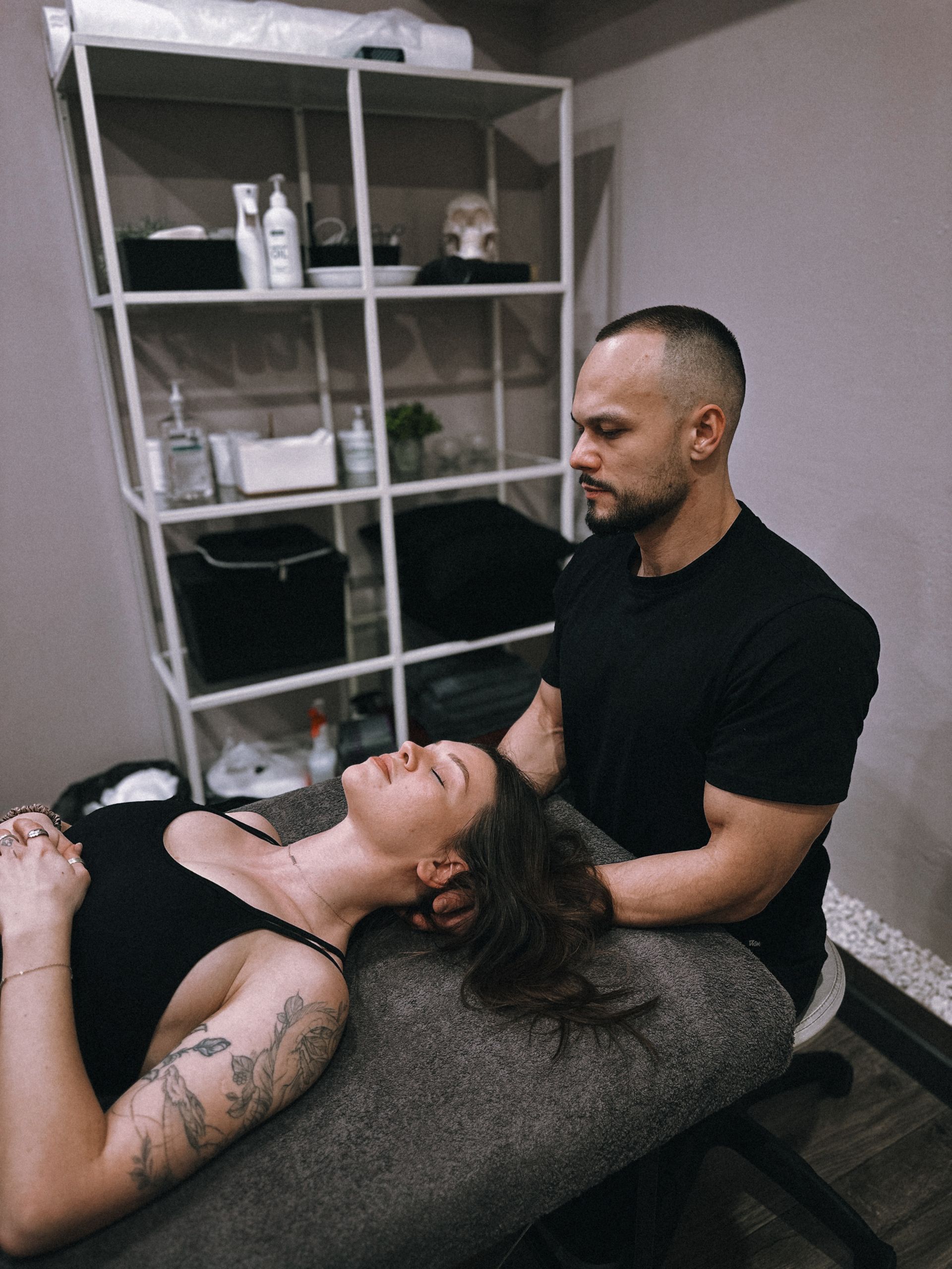 Osteopati tedavi seansı manuel fizyoterapi